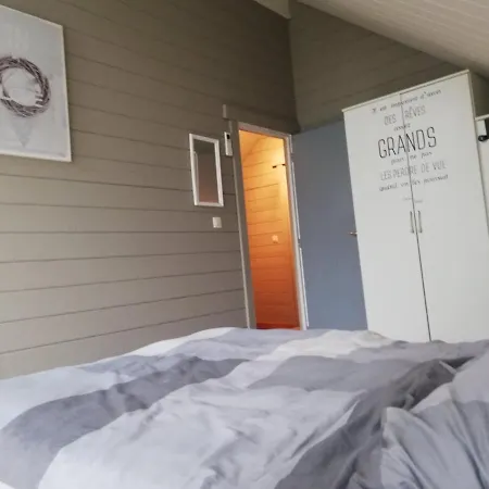 Maison 3 A 200 M De La Des Lacs De L Eau D Heure بيت للعطل *